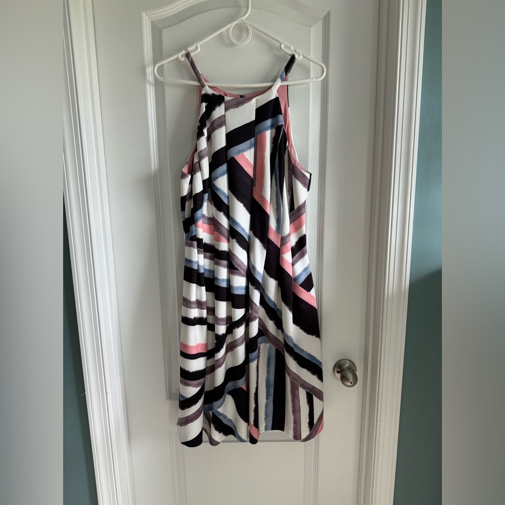 Vince Camino dress - sleeveless with zipper closure and pockets